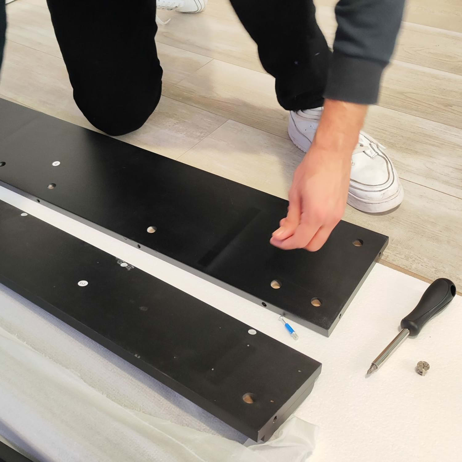 CORNICE-CAMINO-CALDERA-NERO-7 - SINED | Duchas de piscina | Chaise longue de jardín | Chimeneas eléctricas | Calefactores infrarrojos