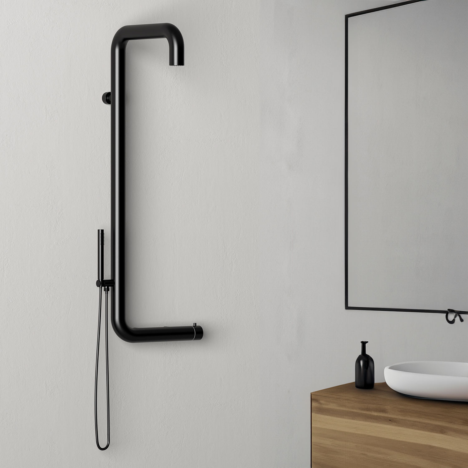 DOCCIA-ARBOREA-NERA-ambientata - SINED | Duchas de piscina | Chaise longue de jardín | Chimeneas eléctricas | Calefactores infrarrojos