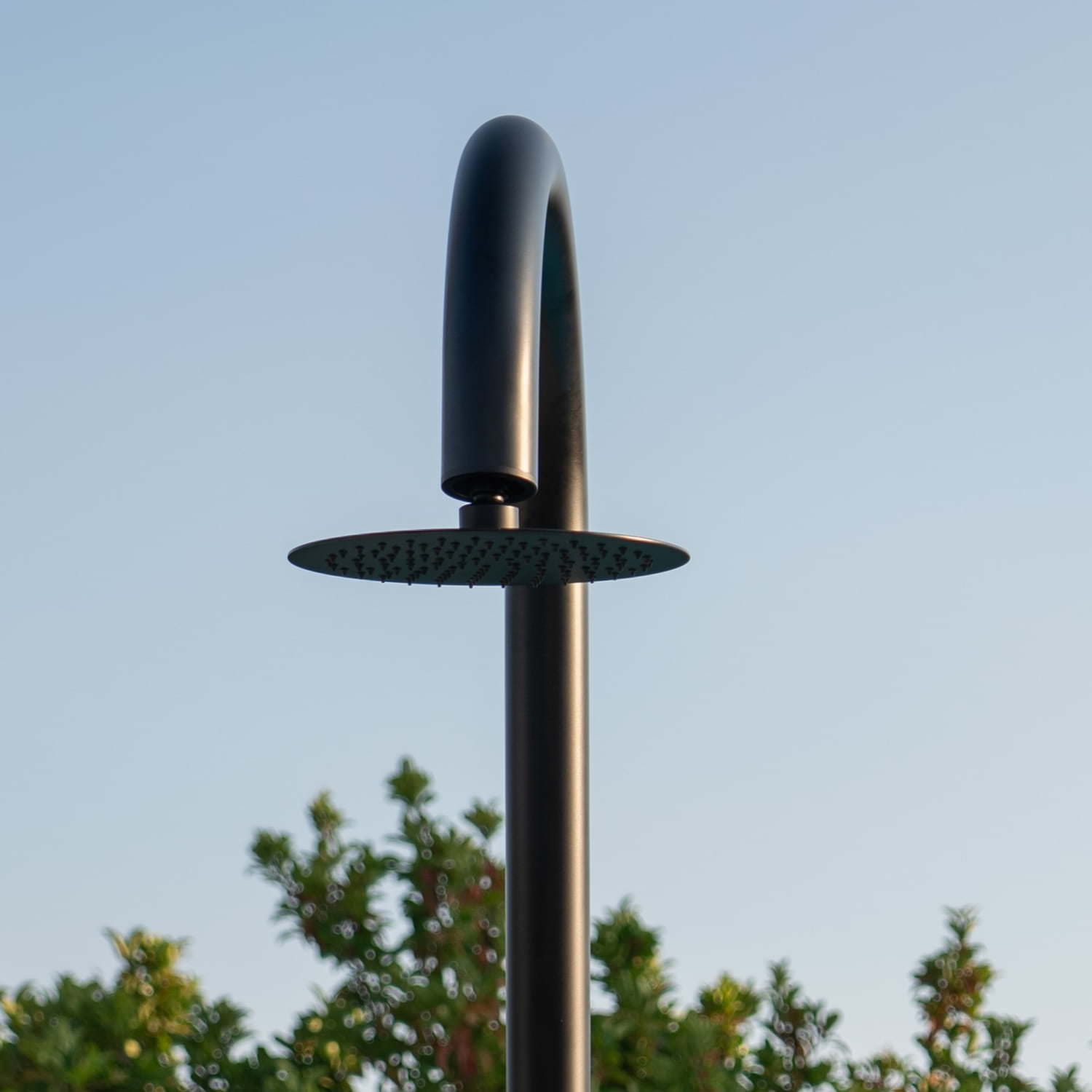 DOCCIA-PALAU-NERA-5 - SINED | Duchas de piscina | Chaise longue de jardín | Chimeneas eléctricas | Calefactores infrarrojos