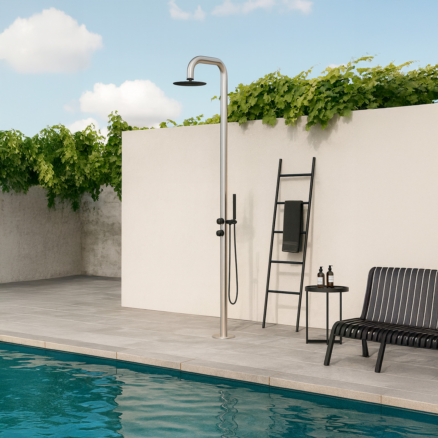 DOCCIA-PULA-DUO-INOX-NERA-ambientata - SINED | Duchas de piscina | Chaise longue de jardín | Chimeneas eléctricas | Calefactores infrarrojos