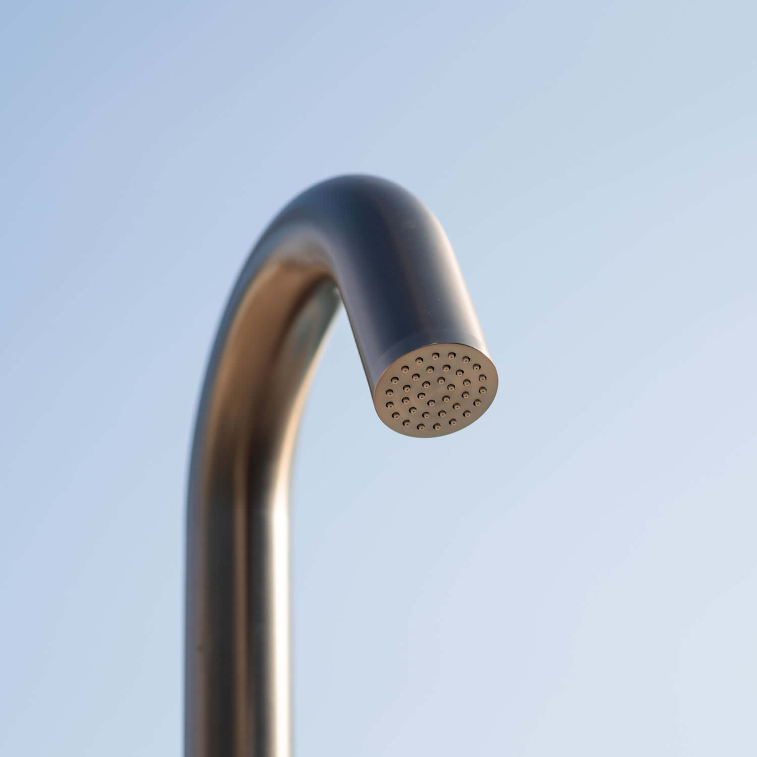 DOCCIA-QUARTU-CANNA-FUCILE-2 - SINED | Duchas de piscina | Chaise longue de jardín | Chimeneas eléctricas | Calefactores infrarrojos