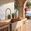 RUBINETTO-LAVELLO-LEVANTE-ESTRAIBILE-ORO RUBINETTO LAVELLO LEVANTE ESTRAIBILE ORO Ambientata 100x100