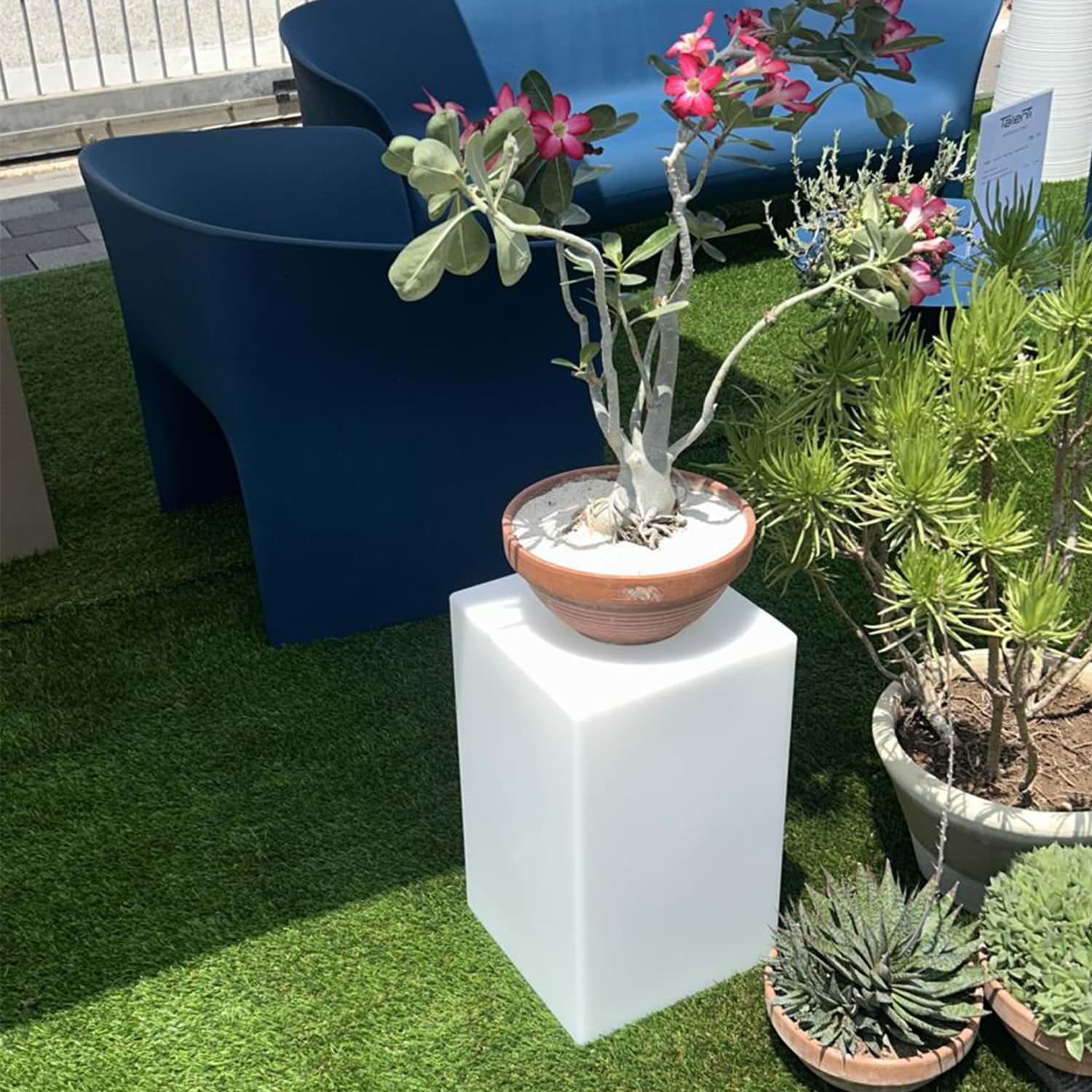 SGABELLO-LUMINOSO-PAR-4 - SINED | Duchas de piscina | Chaise longue de jardín | Chimeneas eléctricas | Calefactores infrarrojos